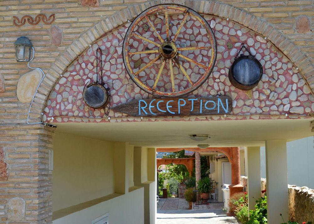 Mavrikos Hotel Plános エクステリア 写真
