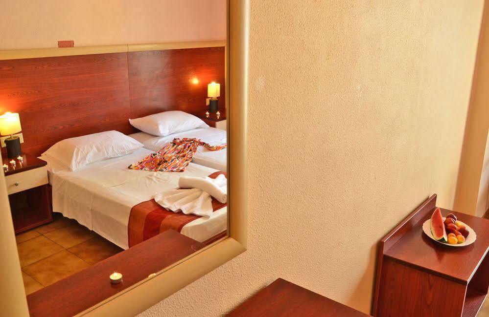 Mavrikos Hotel Plános エクステリア 写真