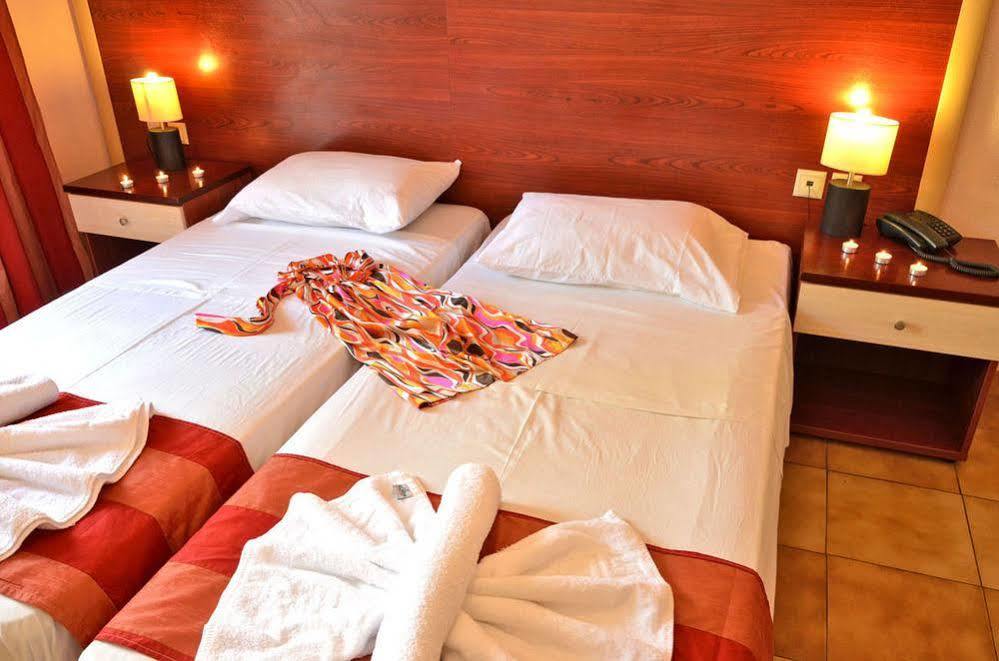 Mavrikos Hotel Plános エクステリア 写真