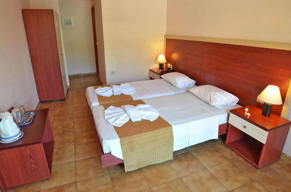 Mavrikos Hotel Plános エクステリア 写真